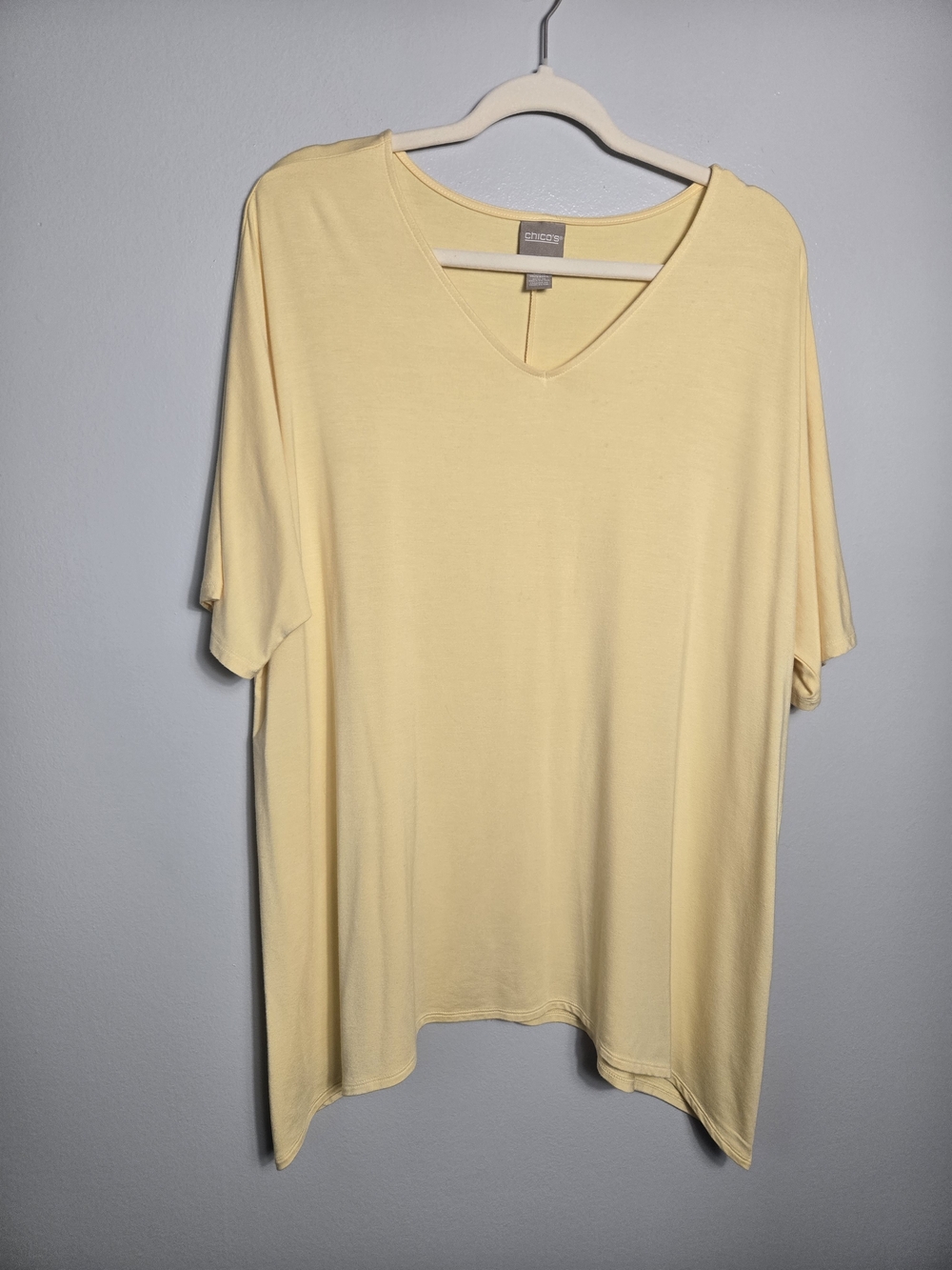 Chico's Butter Yellow Modal Stretch V-Neck Sharkbite Handkerchief Hem Top Size 3
